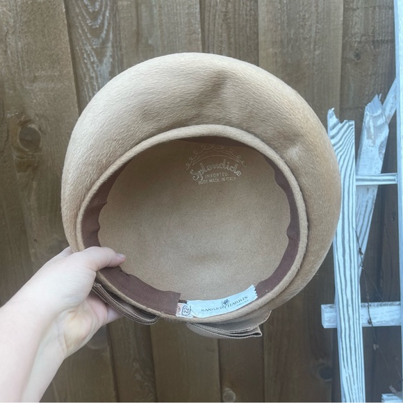 Vintage 1960s Ladies Tan Fur Felt Hat with Back Bow and Hat Box - Picture 7 of 17